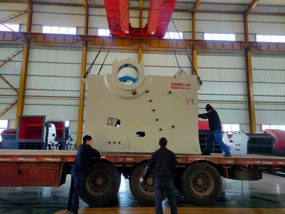 顎破、振動篩、喂料機(jī)發(fā)往湖南